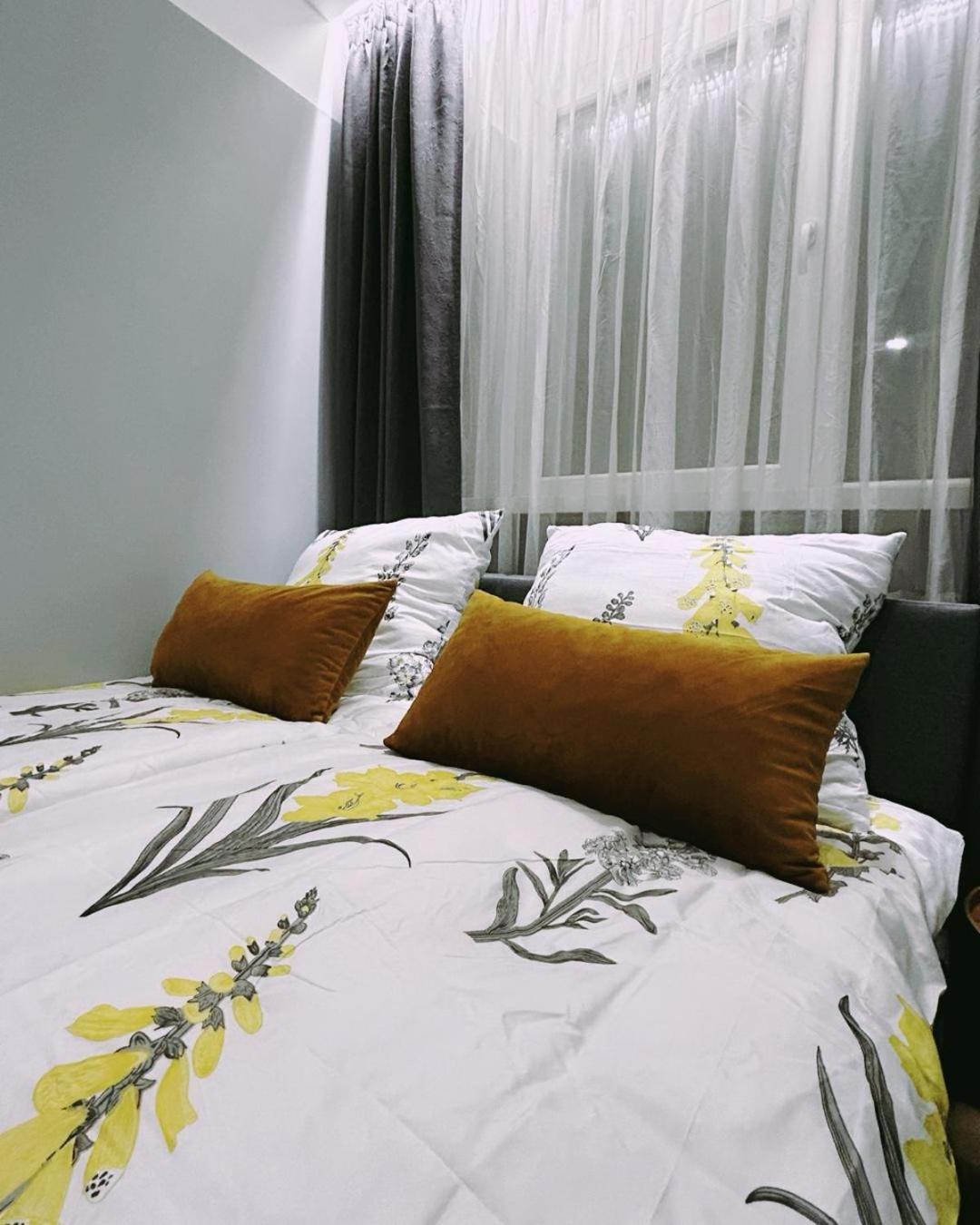 Apartament Tysiaclecia 6 Apartment คาโตวีตเซ ภายนอก รูปภาพ